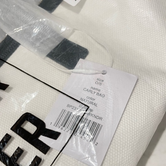 NWT sealed Walter Baker "Carly Bag" Classic Canvas and Vegan Leather Tote - Picture 4 of 5